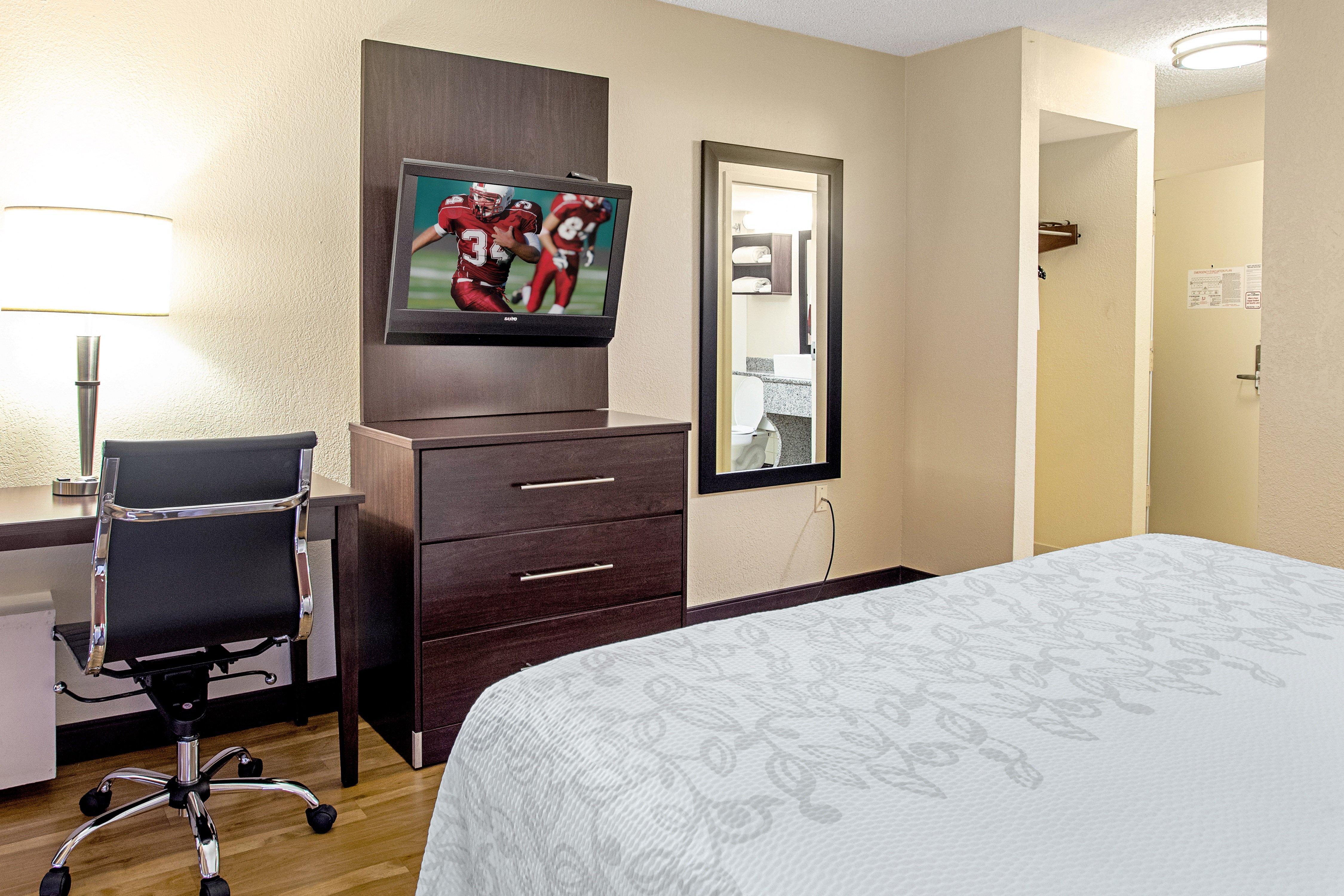 Red Roof Plus+ East Hotel 3*