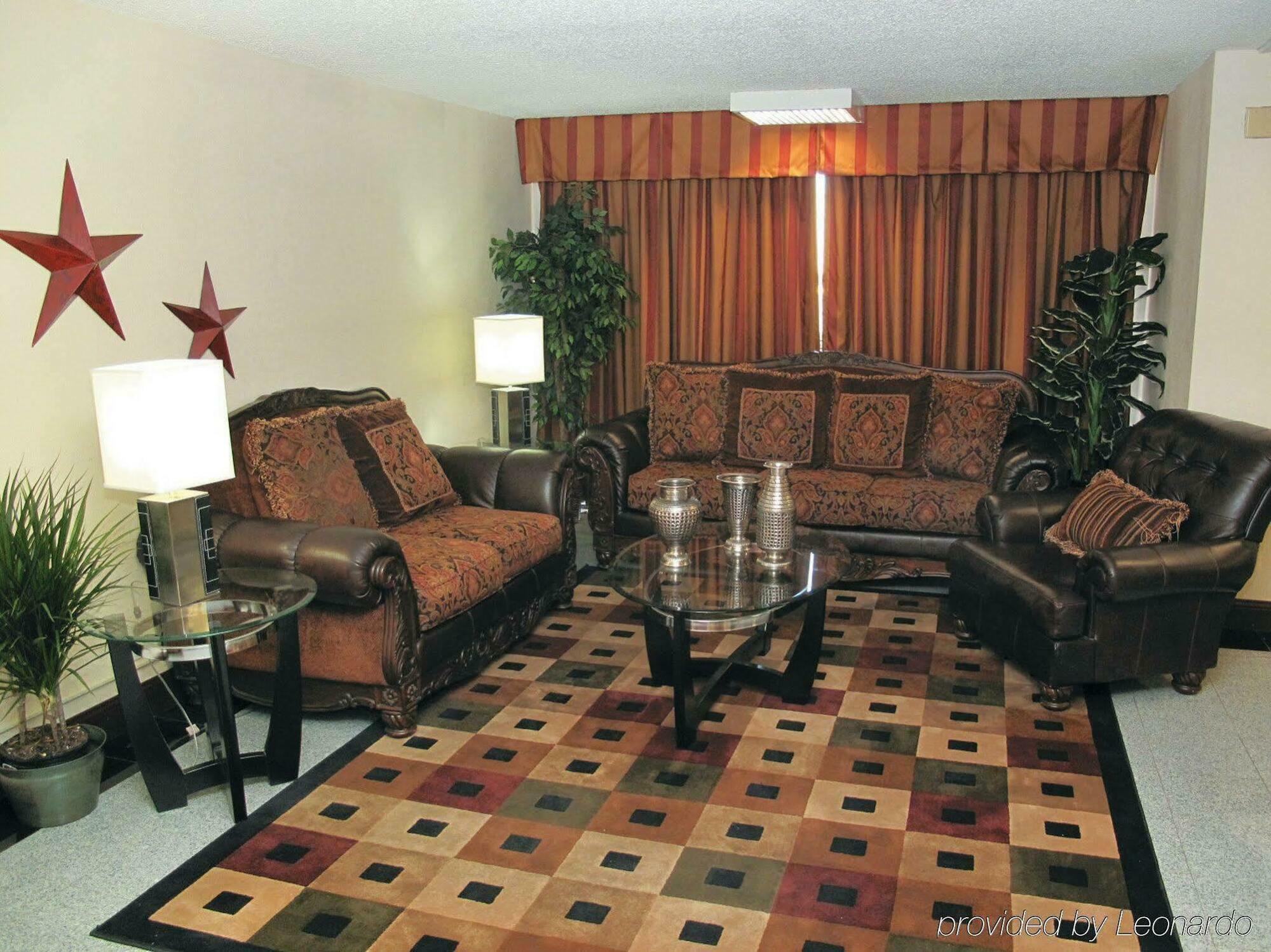 Hotel Red Roof Plus+ East Wichita